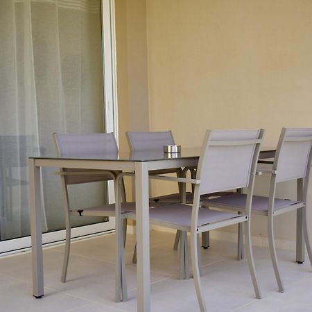 Resitour - Aphrodite Beachfront Pirgos Psilonerou Quarto foto