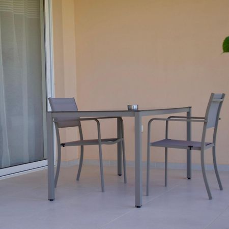 Resitour - Aphrodite Beachfront Pirgos Psilonerou Quarto foto