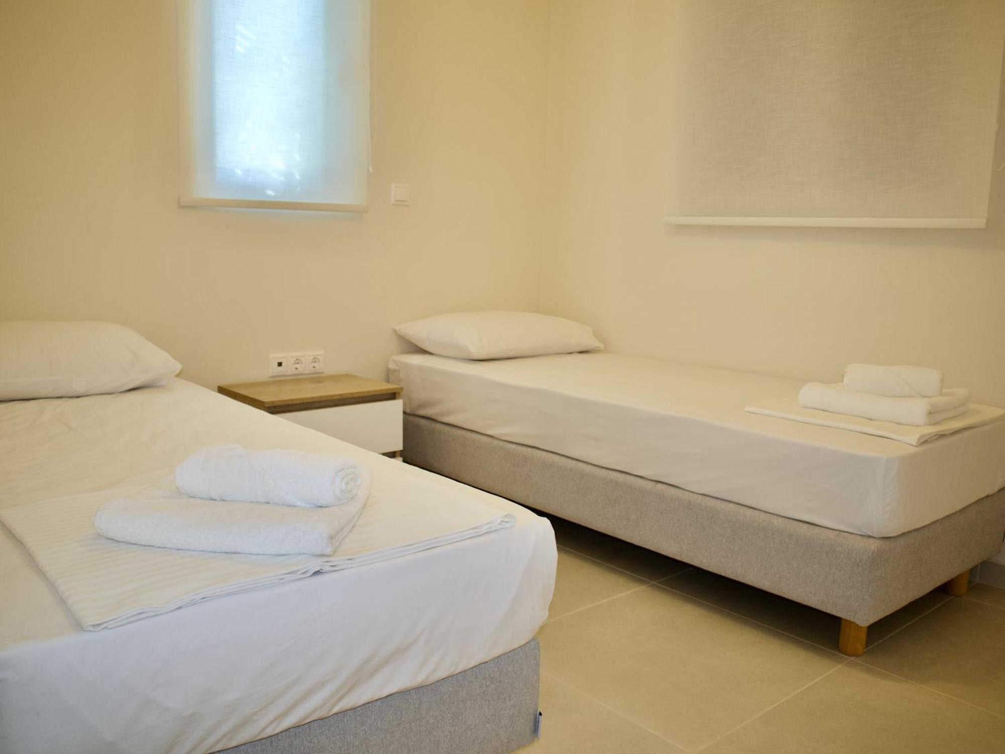 Resitour - Aphrodite Beachfront Pirgos Psilonerou Quarto foto