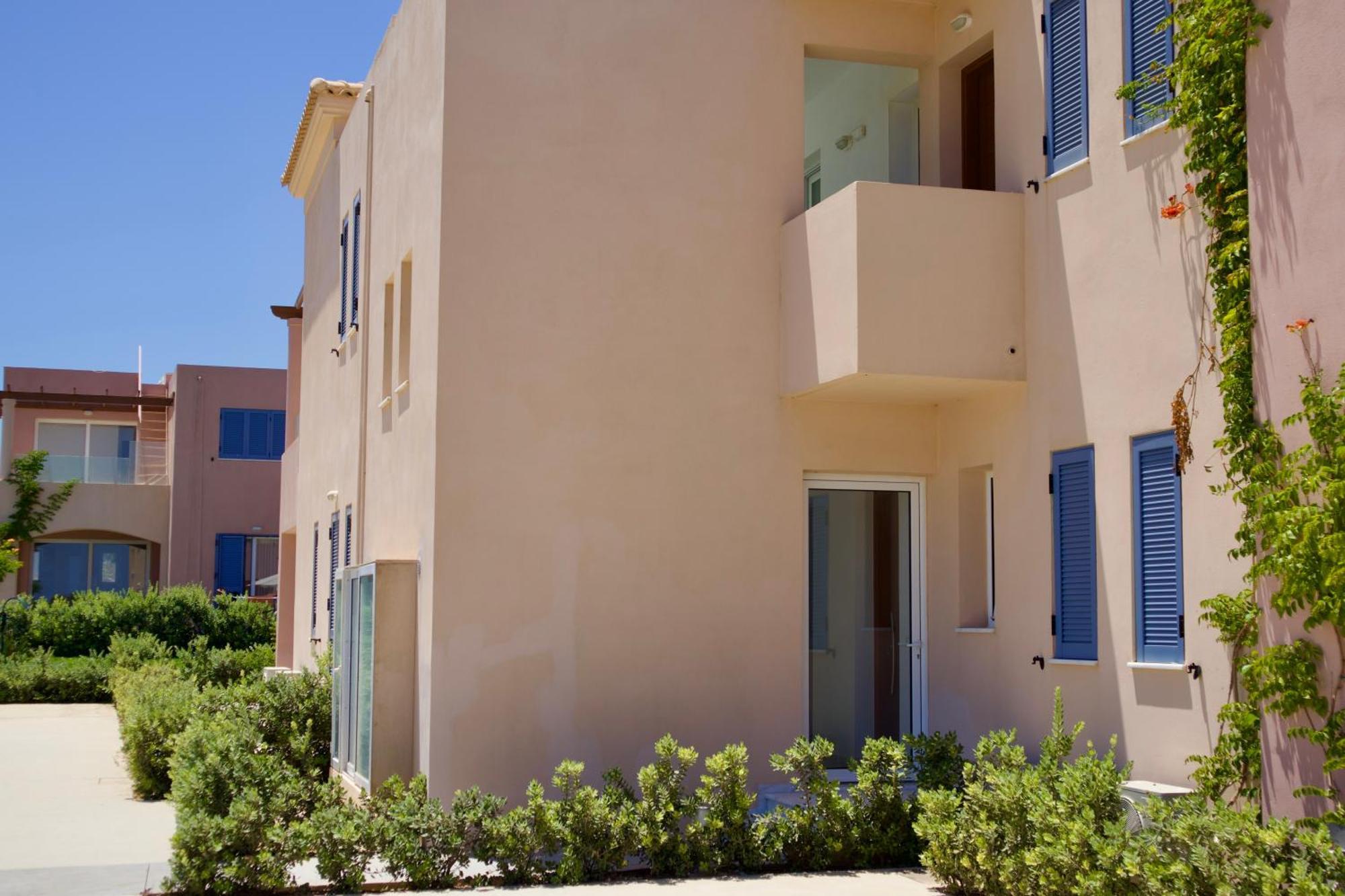 Resitour - Aphrodite Beachfront Pirgos Psilonerou Quarto foto