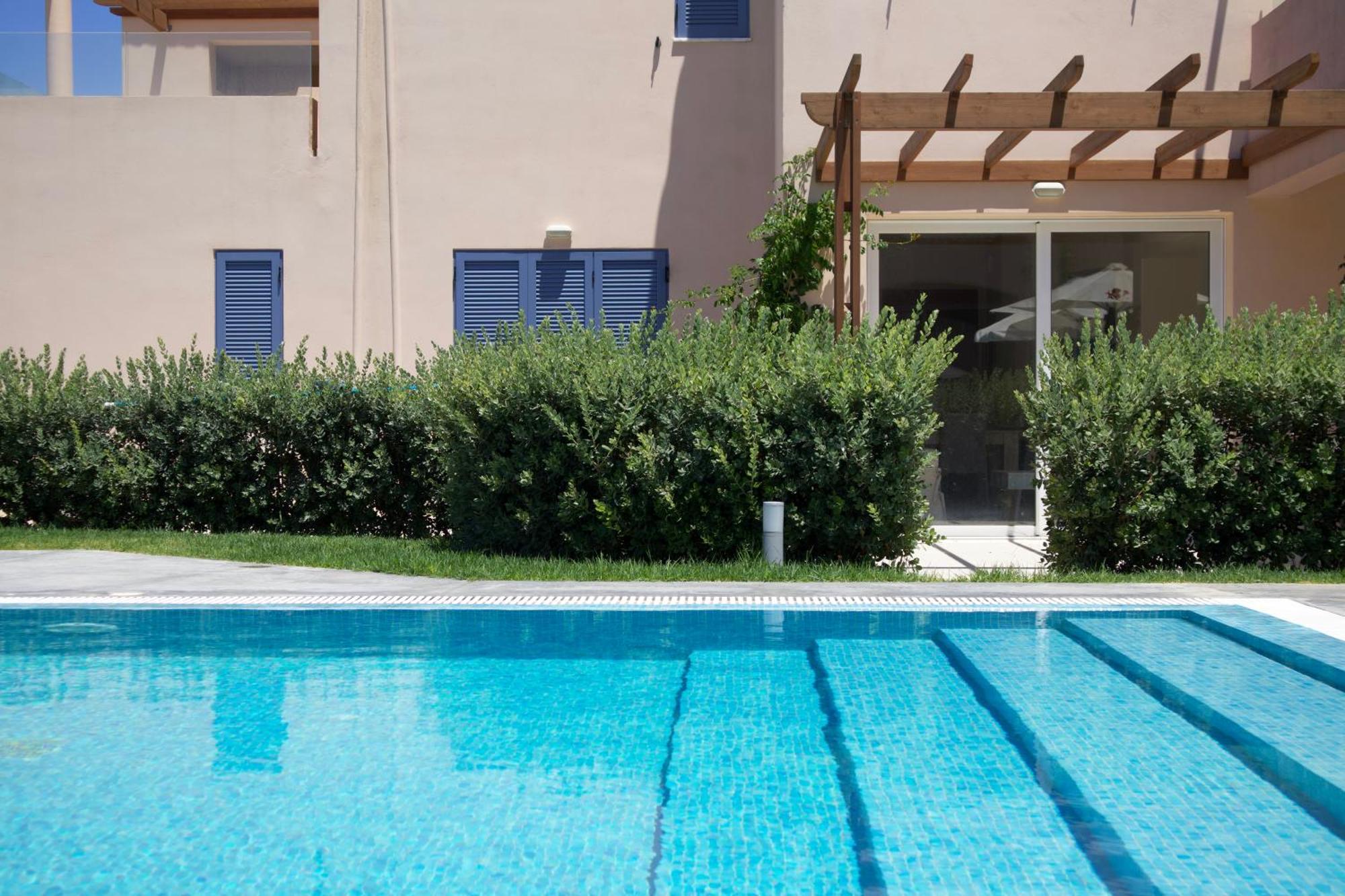 Resitour - Aphrodite Beachfront Pirgos Psilonerou Quarto foto
